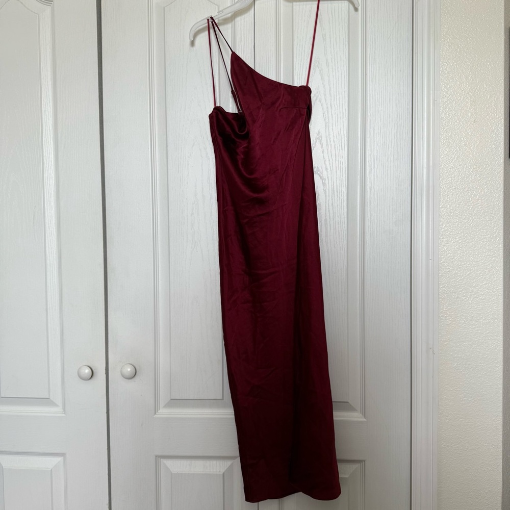 EXPRESS One-Shoulder Satin Dress in Deep Red (A5) - Picture 2 of 6